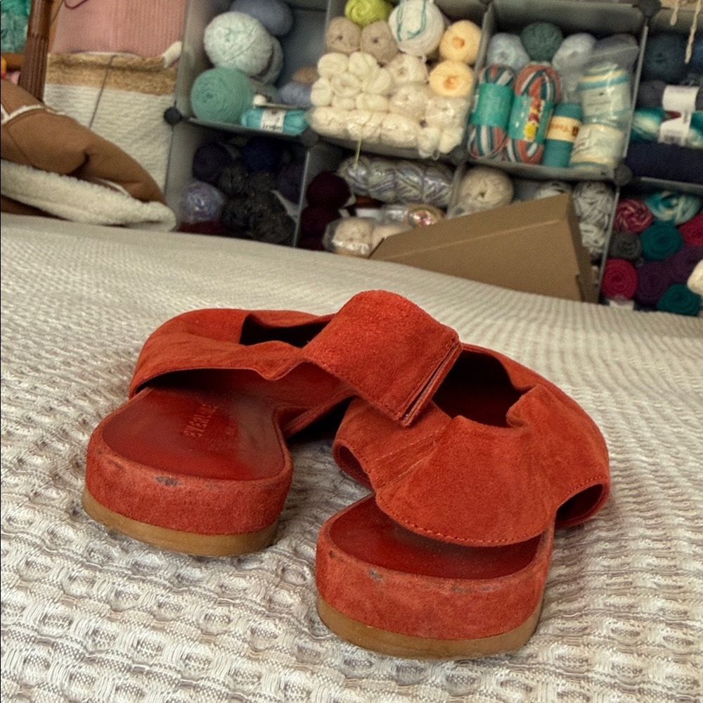 Everlane Rust Suede Women's sling back shoes. Size 7. - Picture 6 of 6